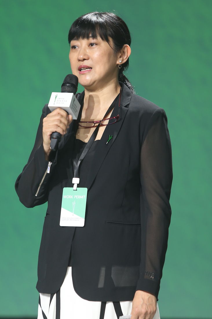 西方代表队表现出类拔萃，获得赞誉的简单介绍